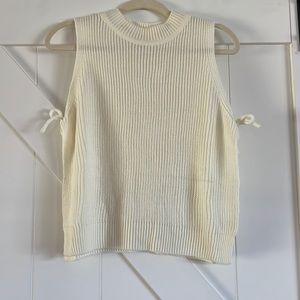 White tank SHEIN slit on both sides size medium